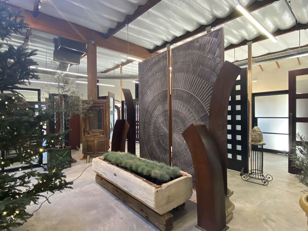 Large, textured circular door design